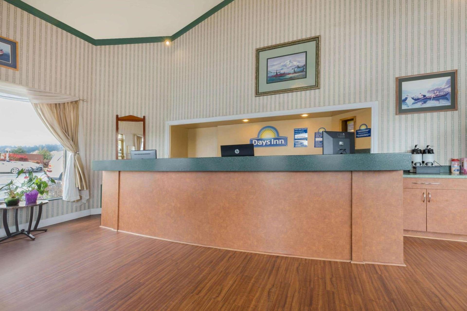 Days Inn by Wyndham Auburn photo 12