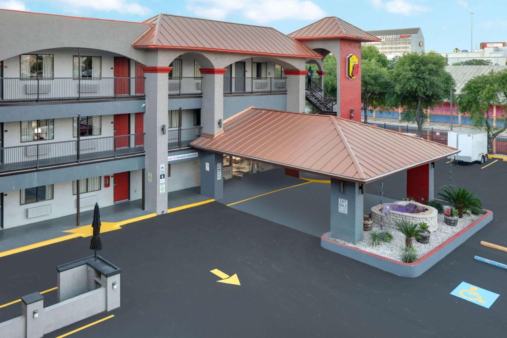 Super 8 by Wyndham Austin University/Downtown Area photo 9