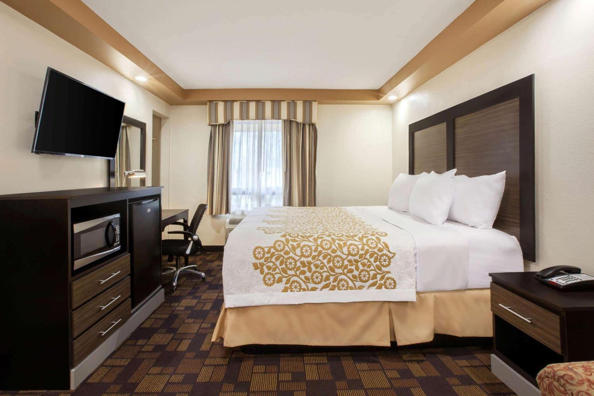 Econo Lodge Woodbridge photo 9