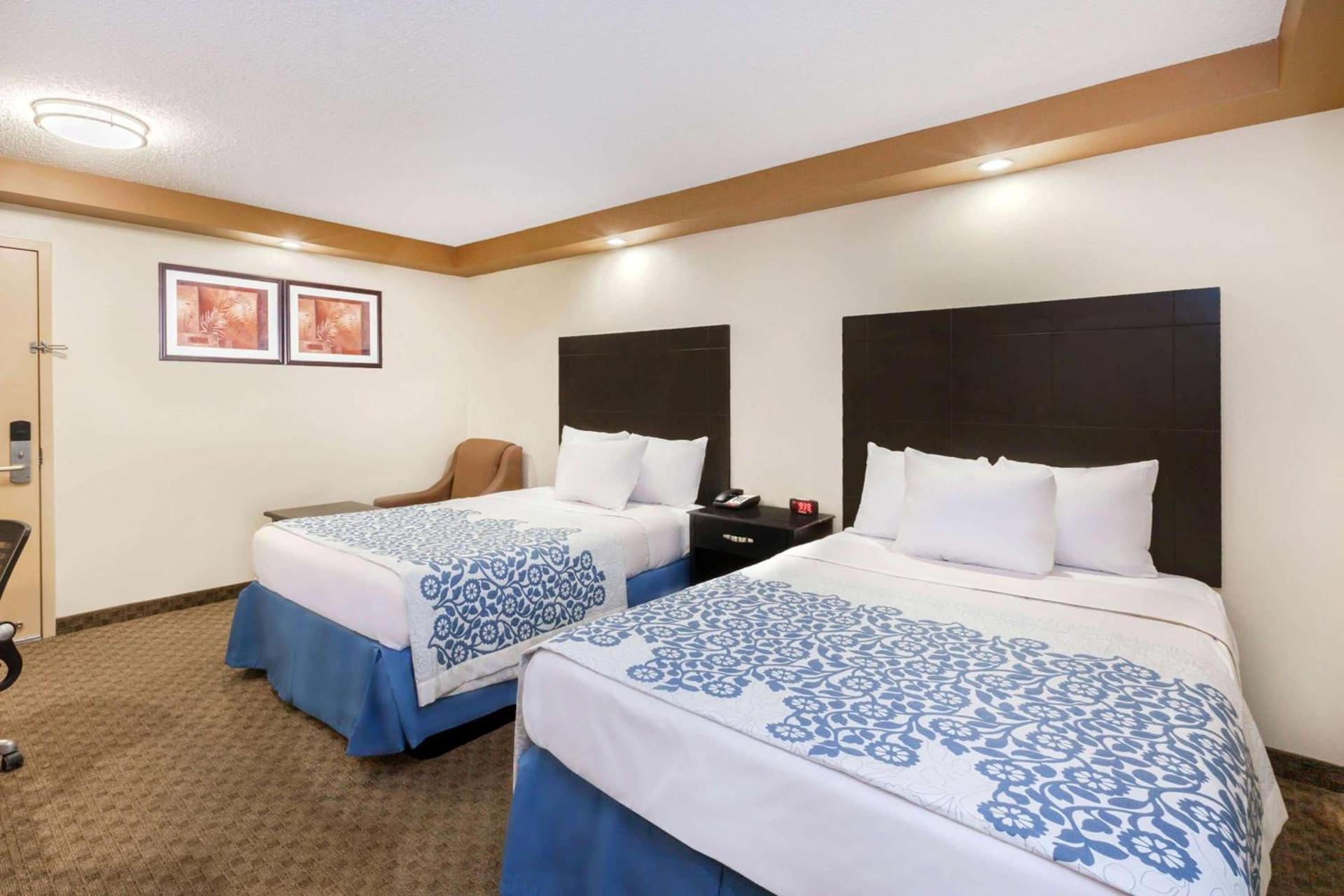 Econo Lodge Woodbridge photo 11
