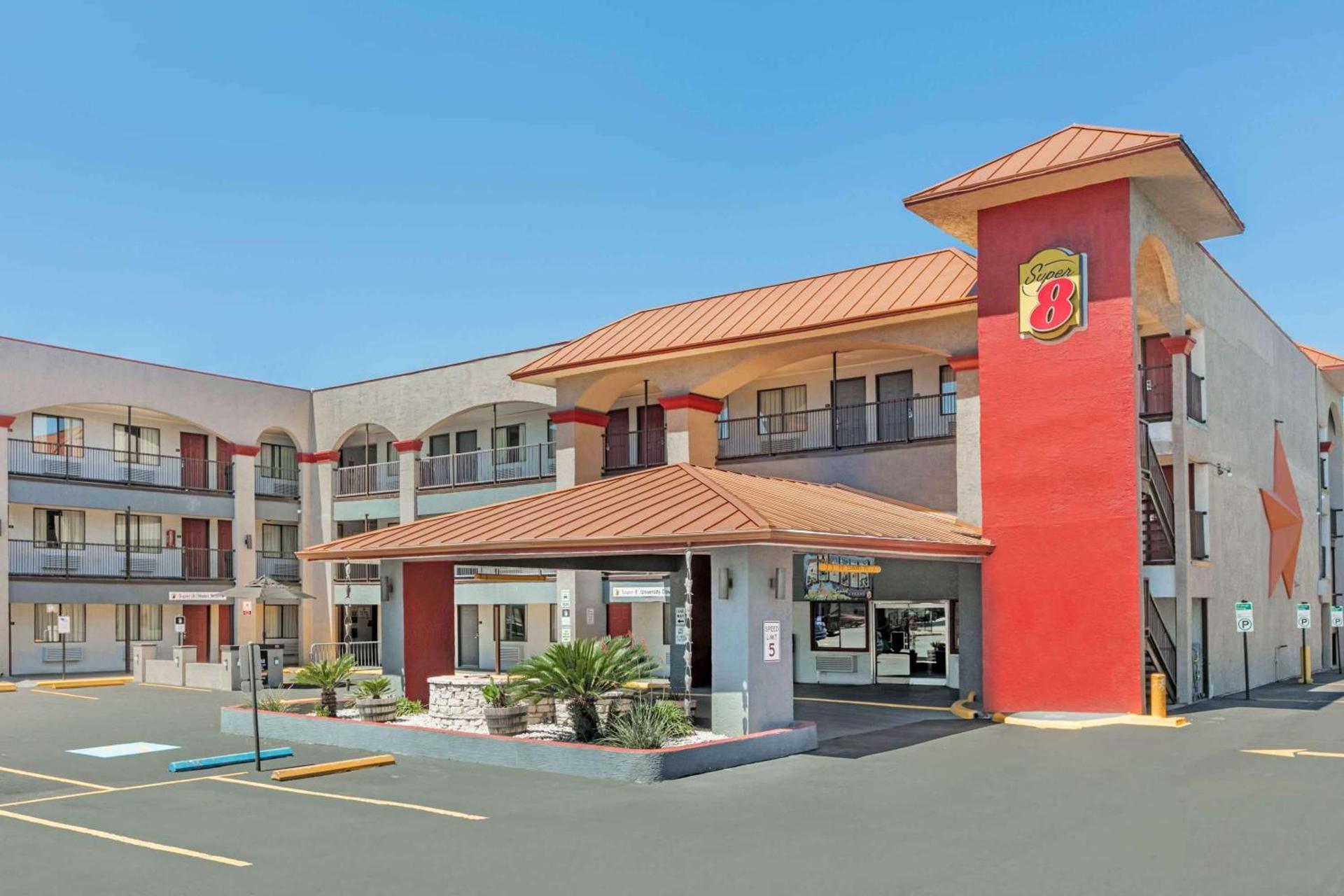 Super 8 by Wyndham Austin University/Downtown Area photo 8