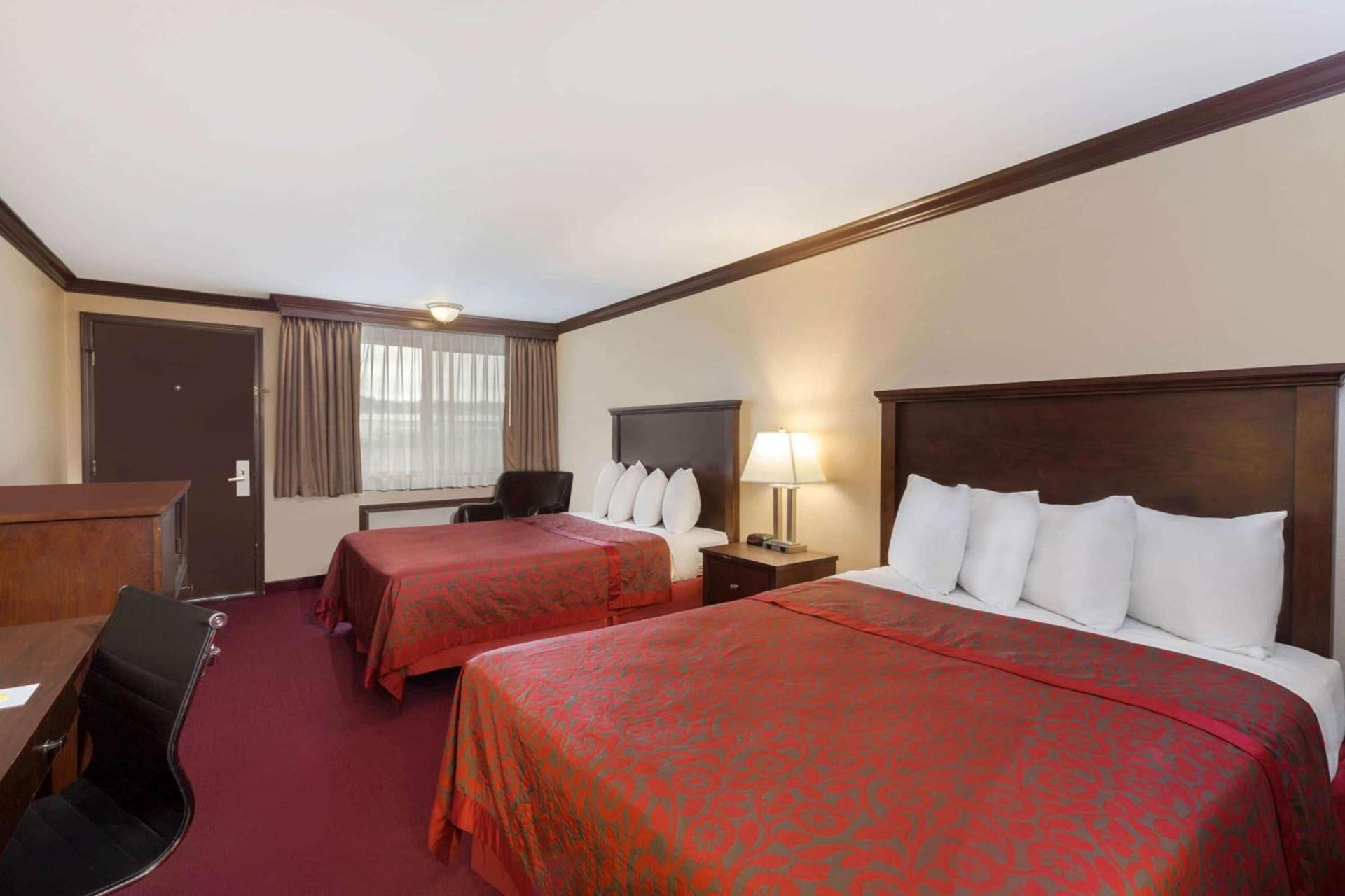Days Inn by Wyndham Auburn photo 7