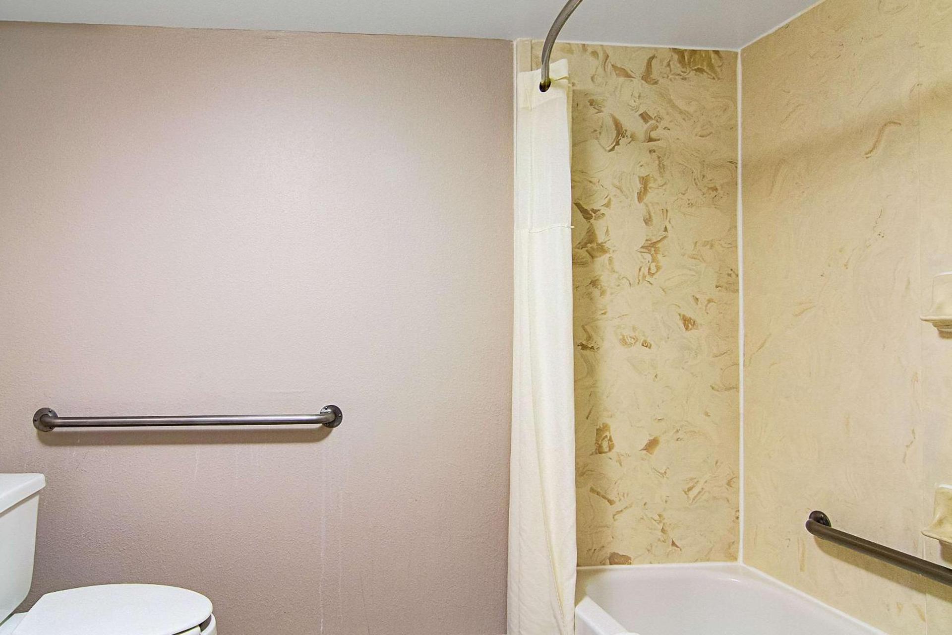 Quality Inn Savannah I-95 photo 13