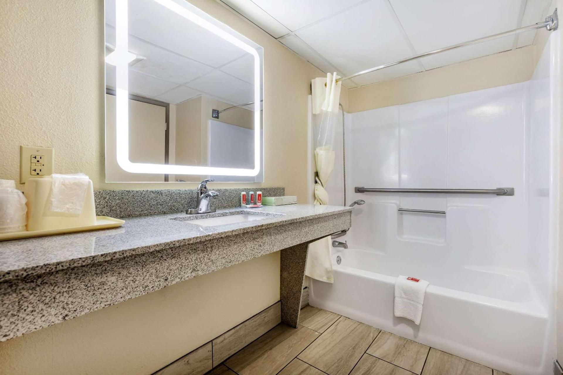 Econo Lodge Augusta, Downtown photo 48