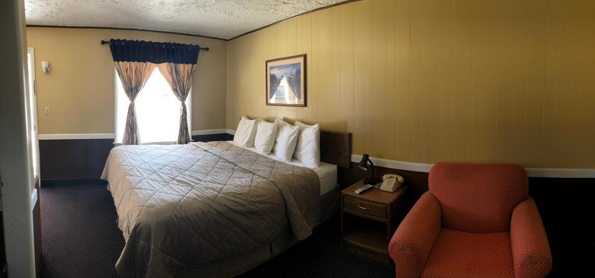 Geneva Inn photo 3