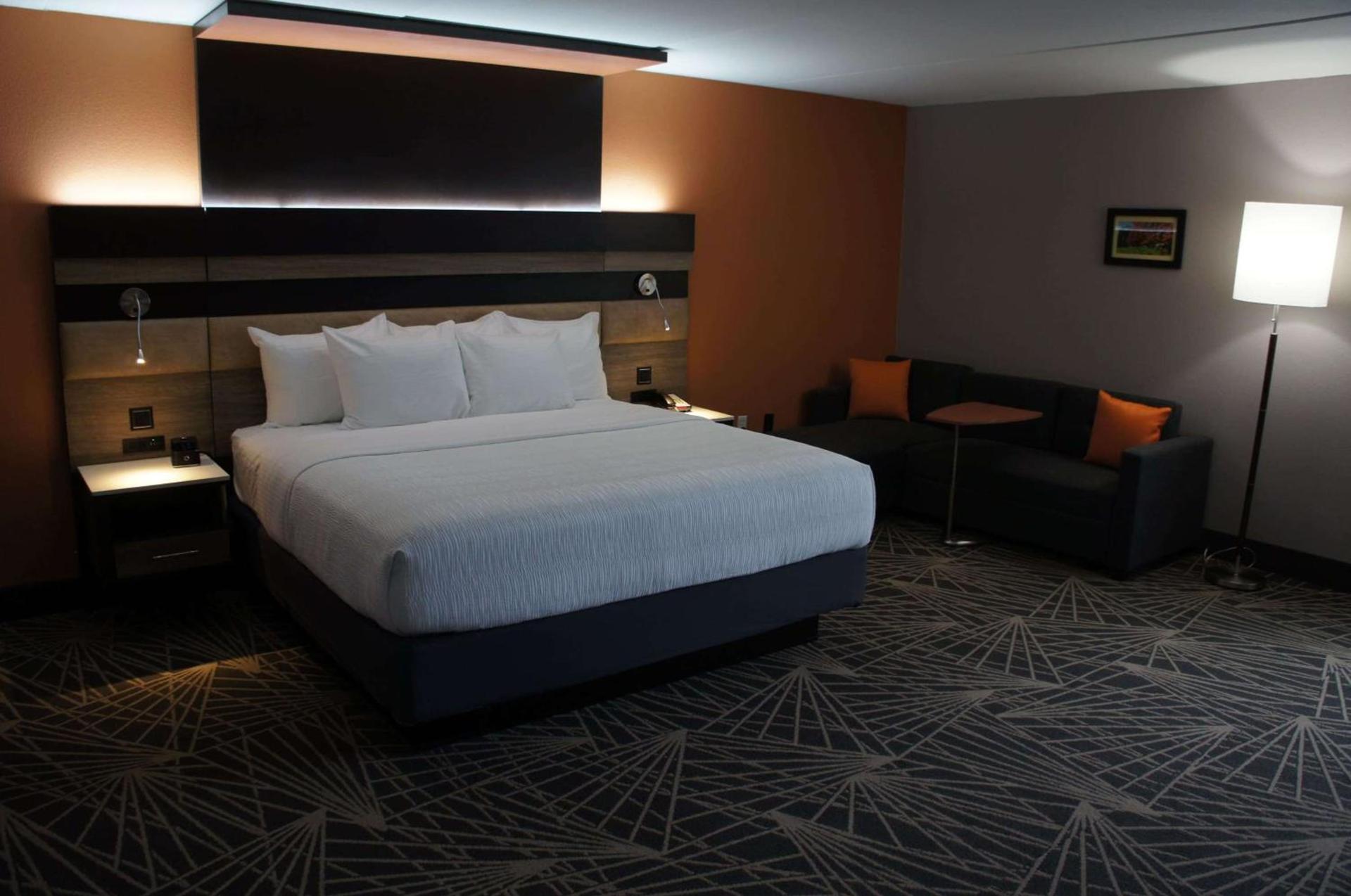 La Quinta by Wyndham Branson photo 2