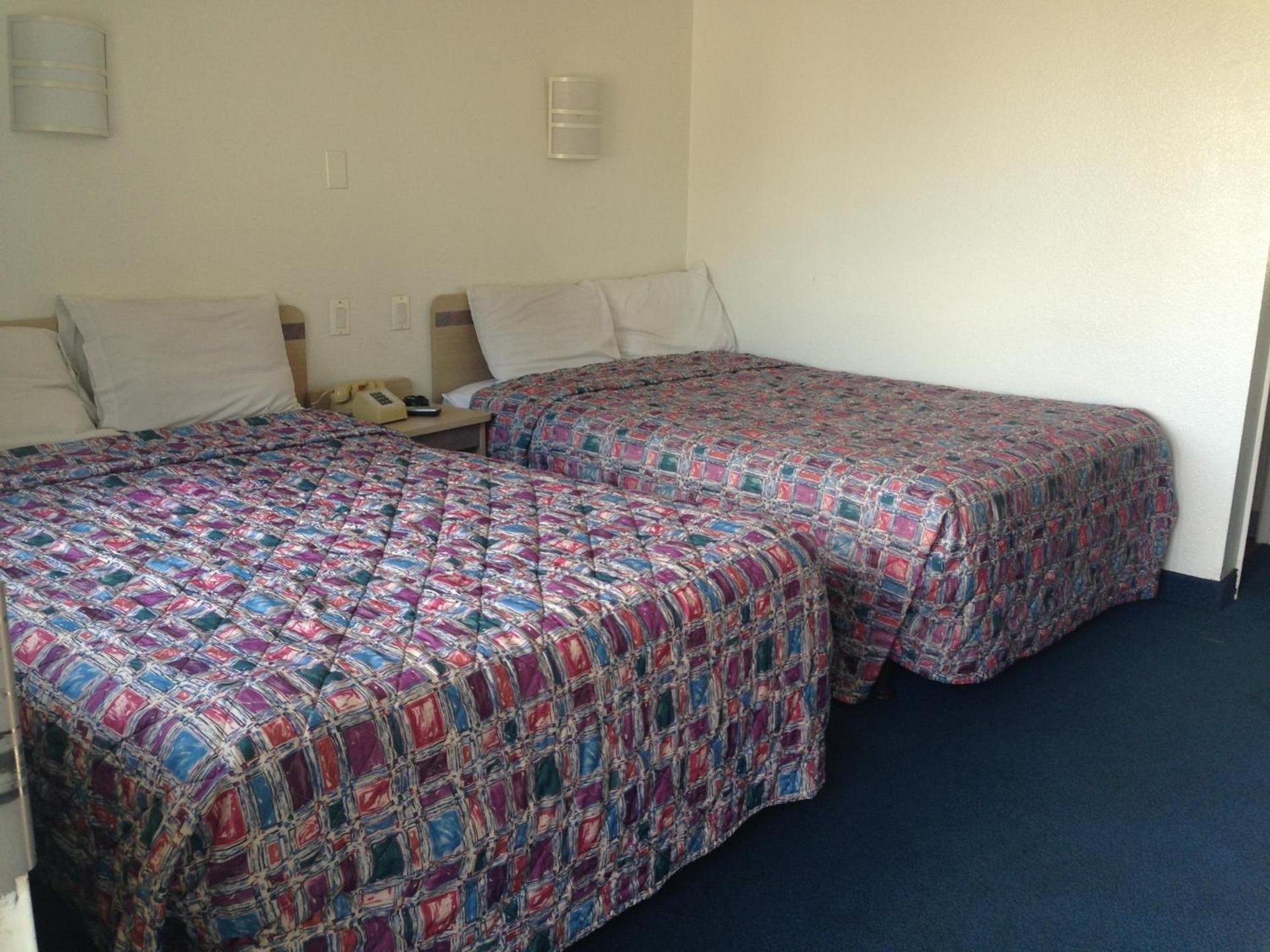 Relax Inn Forth Worth photo 16