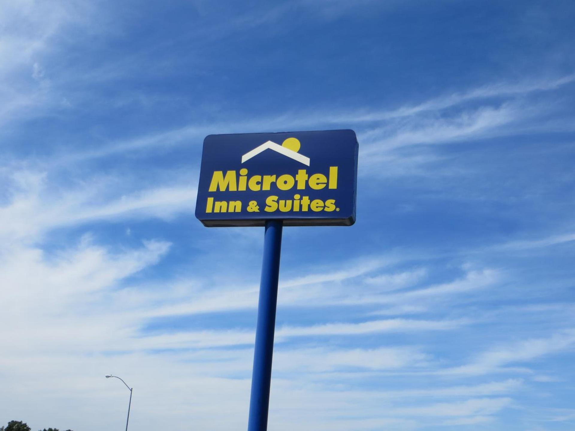 Microtel Inn & Suites by Wyndham Colfax photo 2