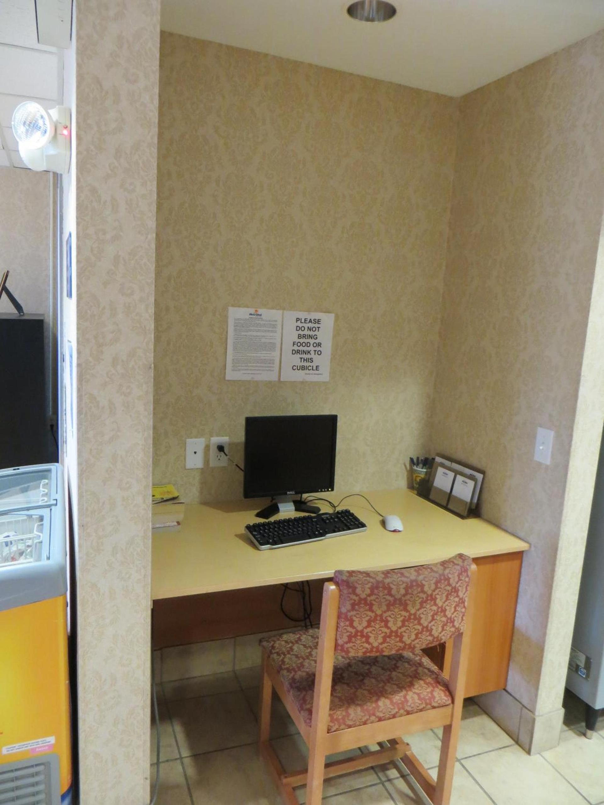 Microtel Inn & Suites by Wyndham Colfax photo 11