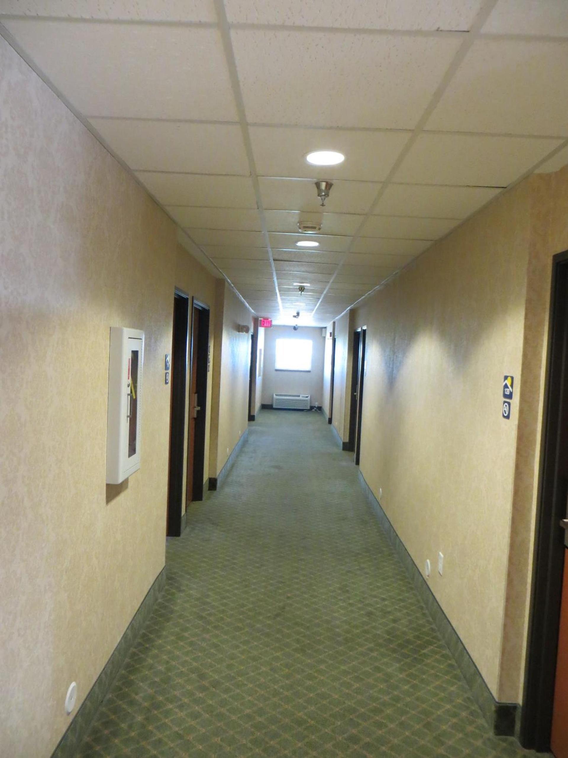 Microtel Inn & Suites by Wyndham Colfax photo 10
