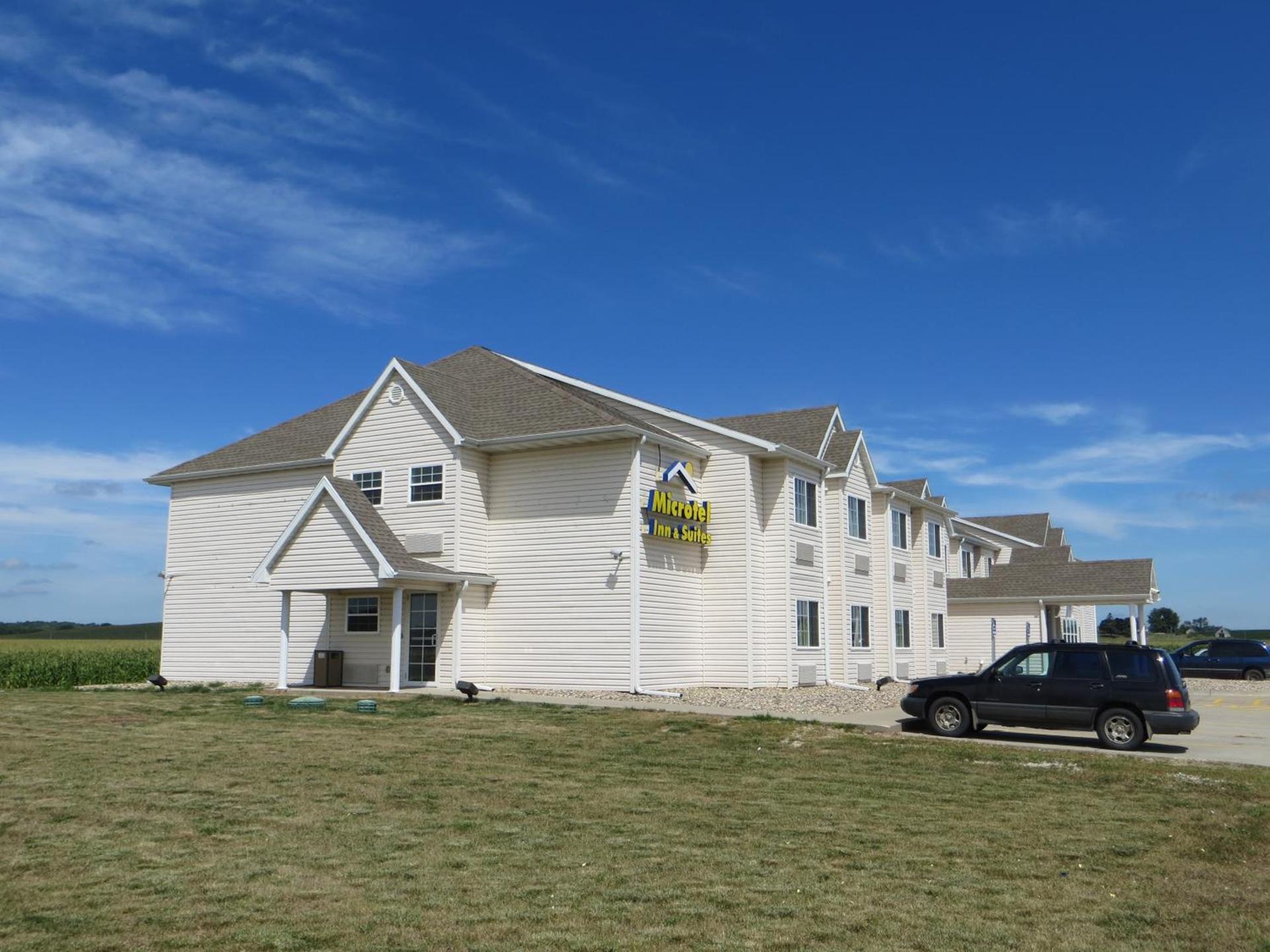 Microtel Inn & Suites by Wyndham Colfax photo 5
