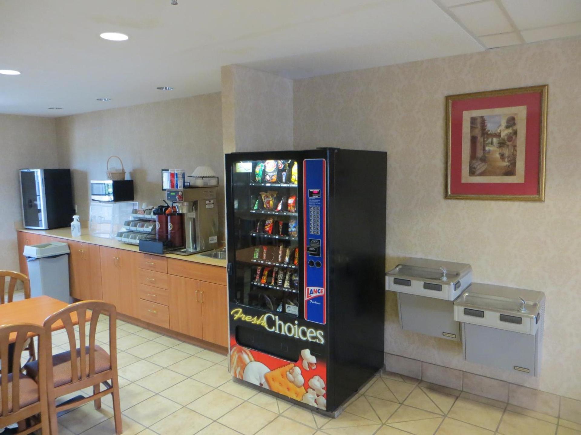 Microtel Inn & Suites by Wyndham Colfax photo 8