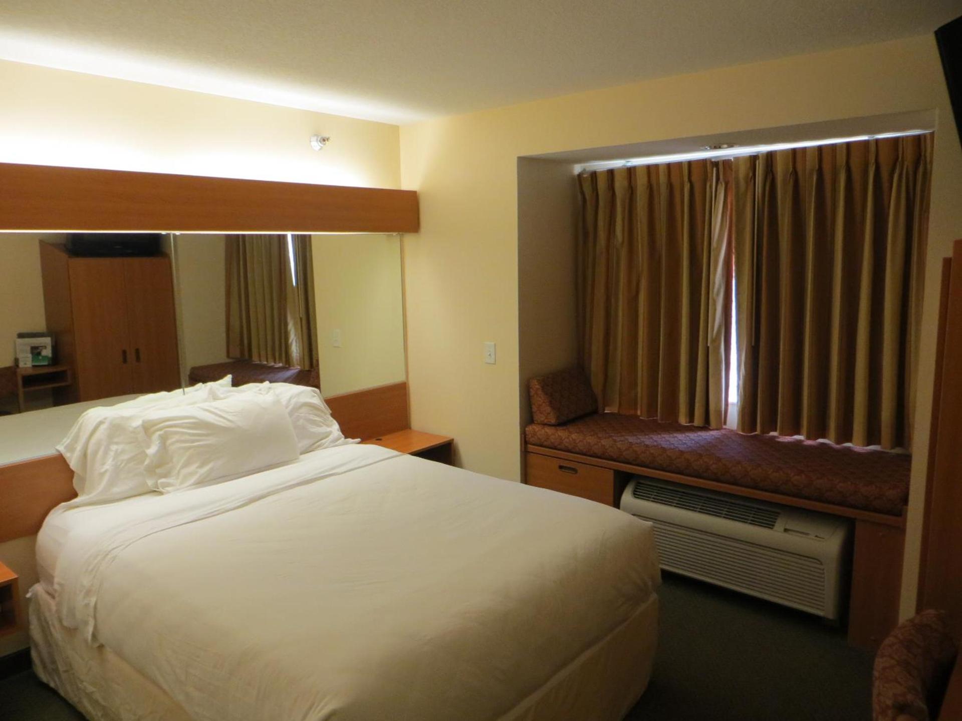Microtel Inn & Suites by Wyndham Colfax photo 15