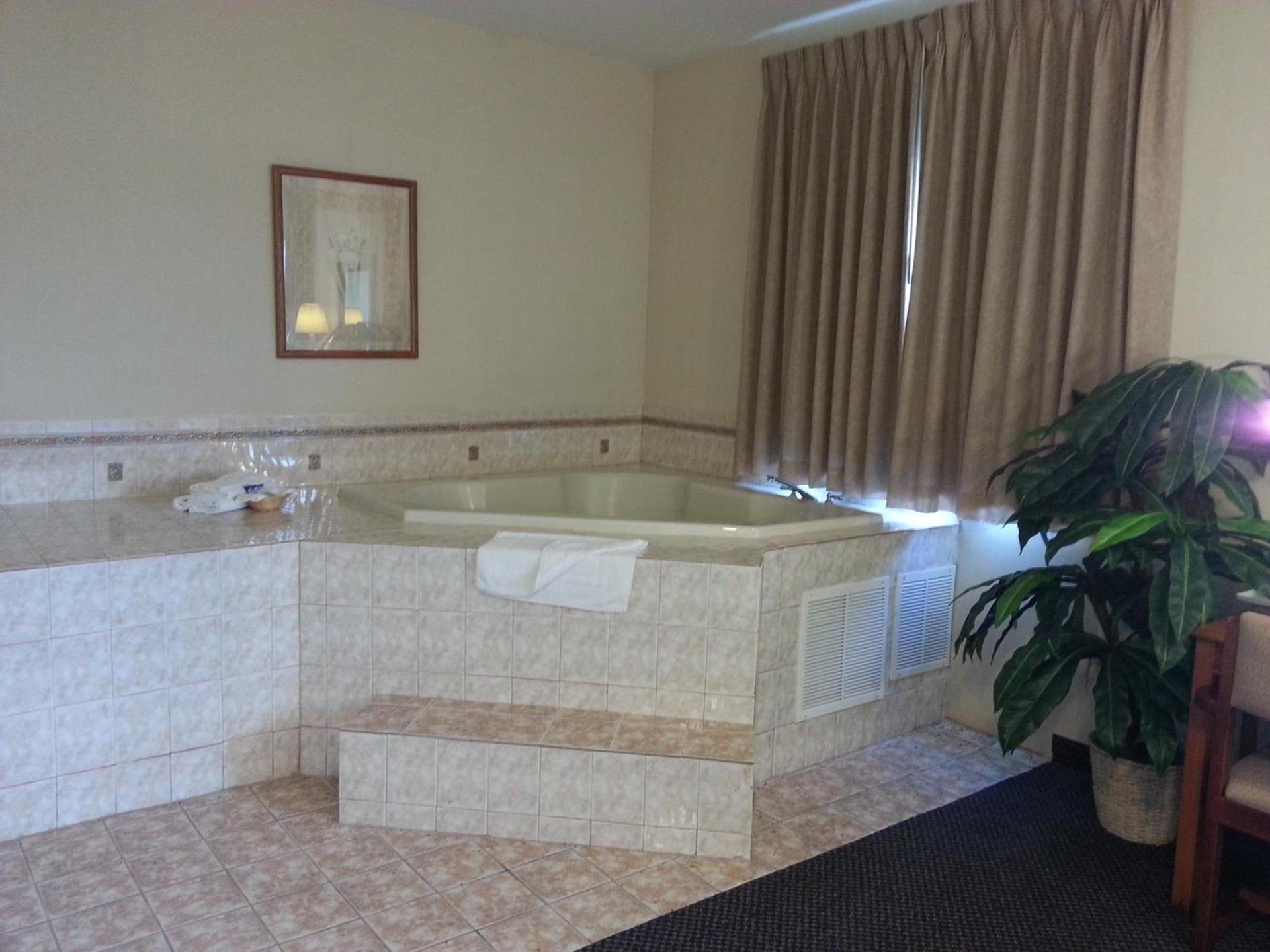 Americas Best Value Inn Westmorland photo 15