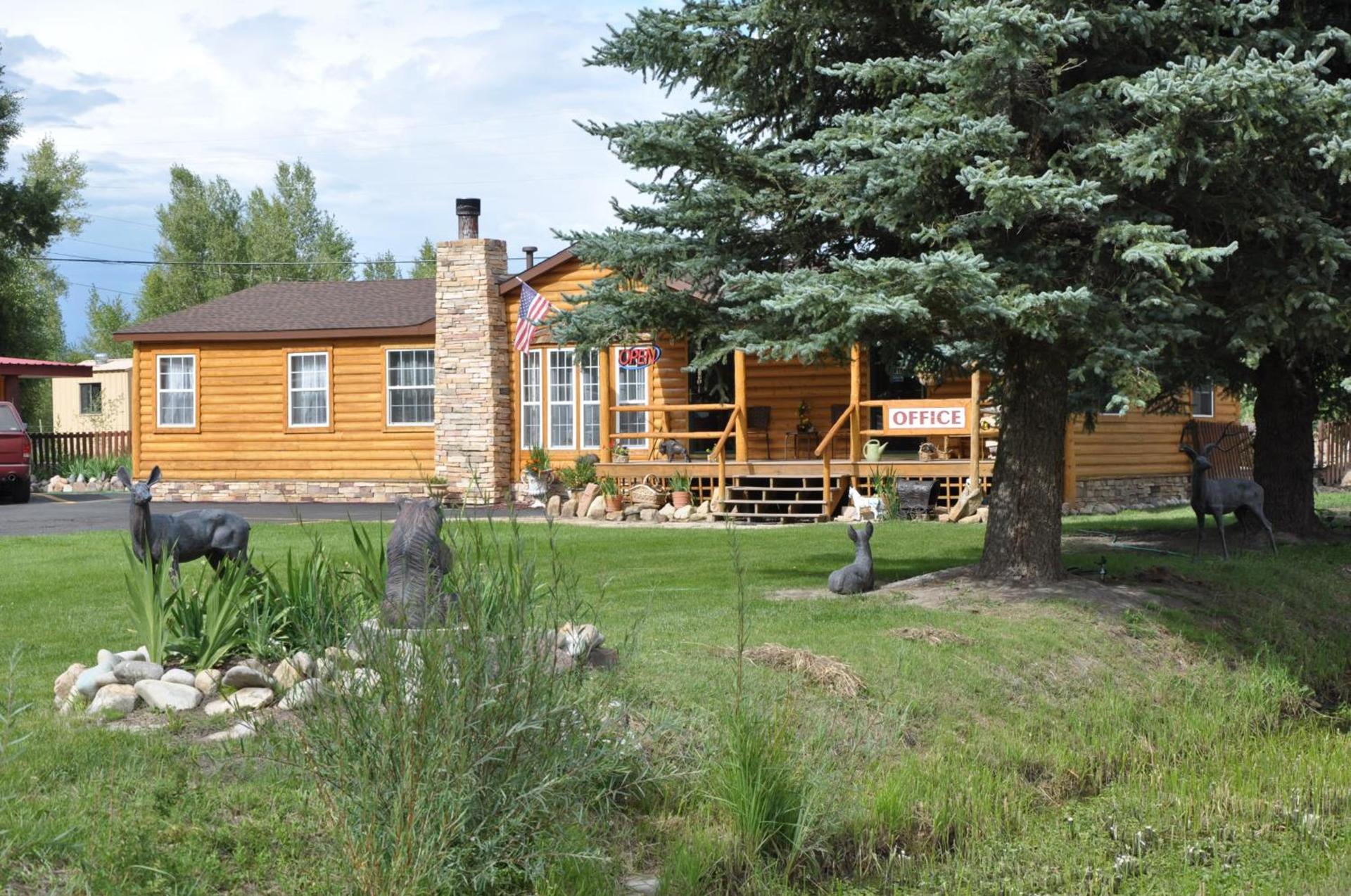 Long Holiday Motel — hotel in Gunnison