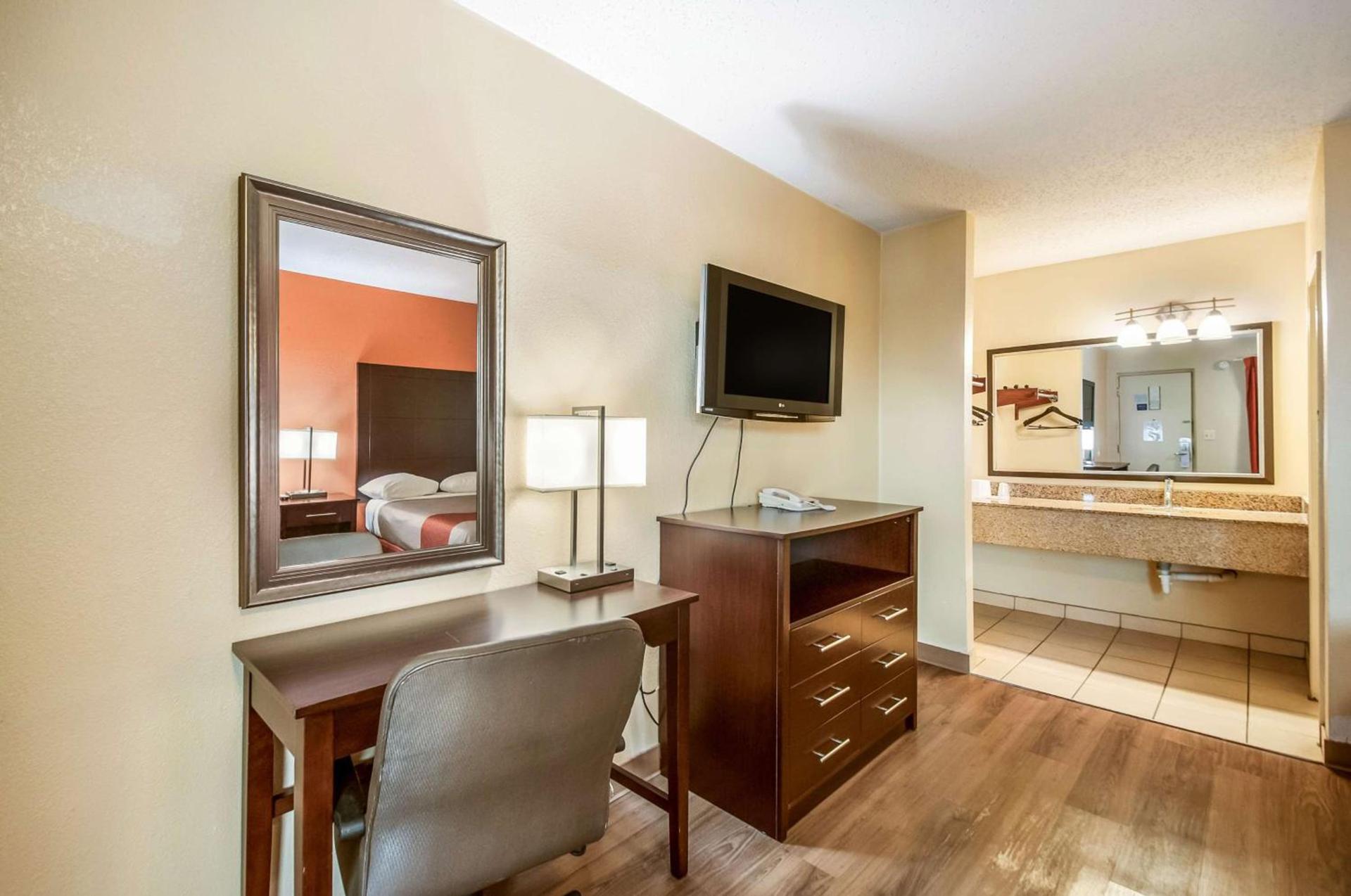 Motel 6-Washington, DC - Convention Center photo 8