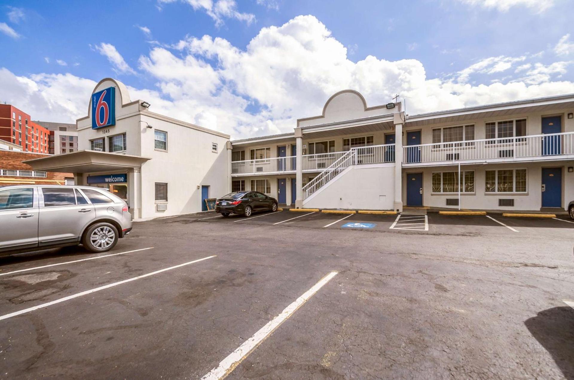 Motel 6-Washington, DC - Convention Center photo 1