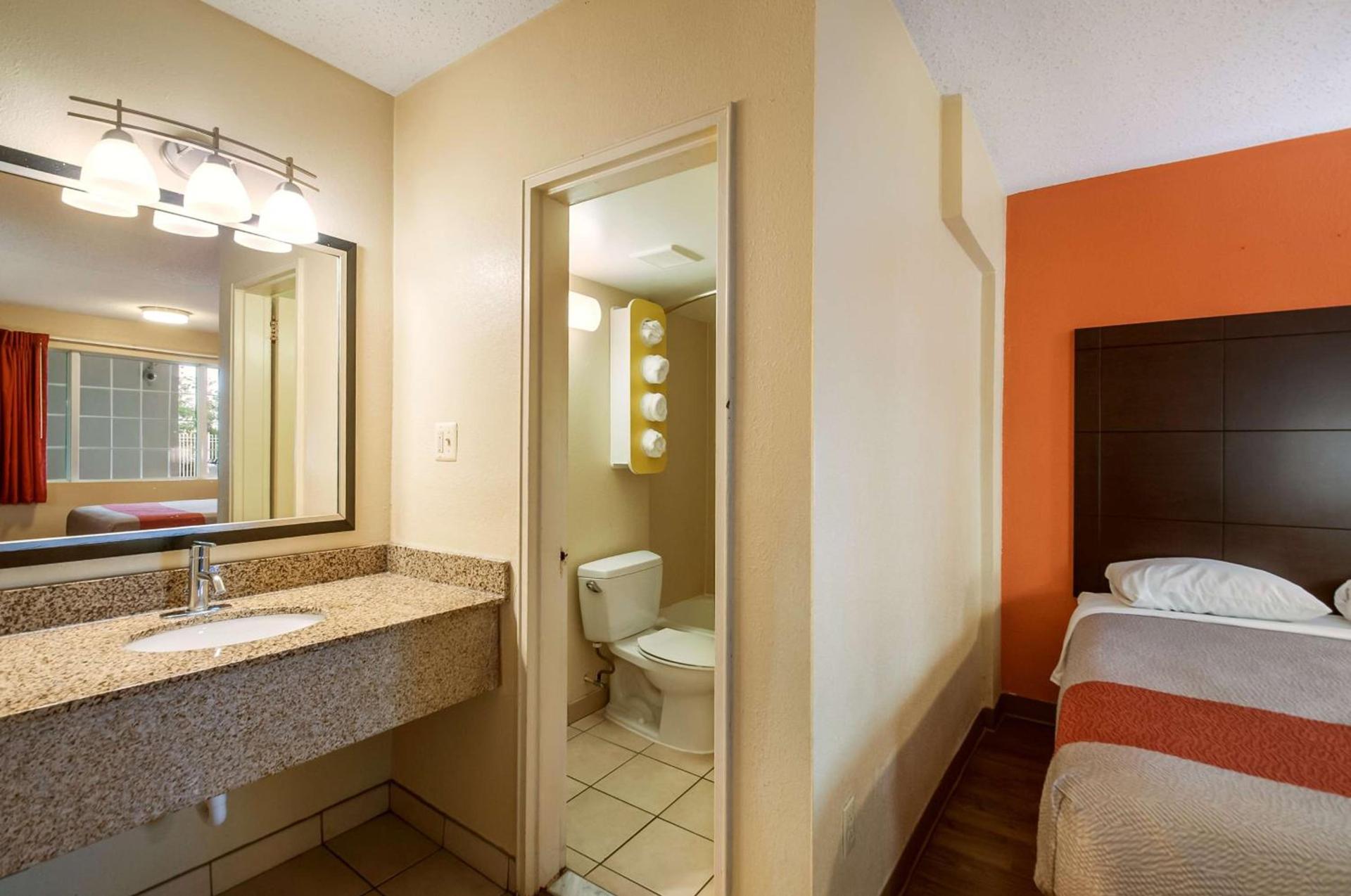 Motel 6-Washington, DC - Convention Center photo 9