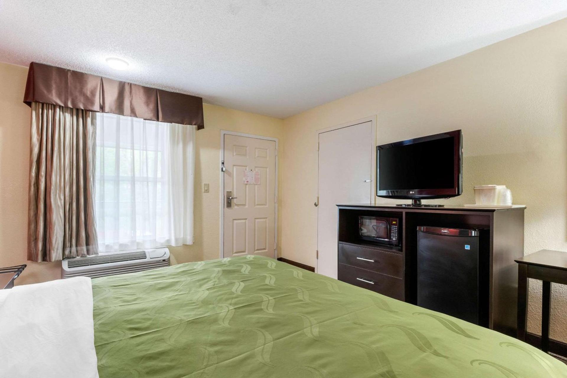 Quality Inn & Suites Lexington photo 12