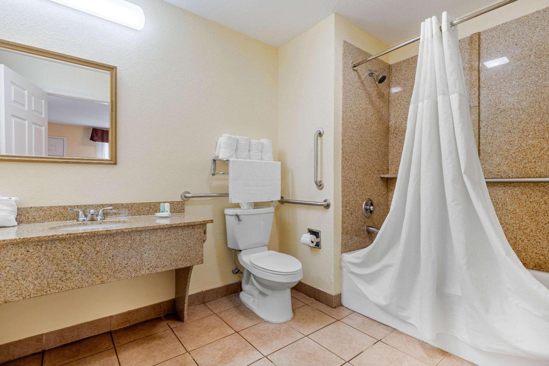 Quality Inn & Suites Lexington photo 19
