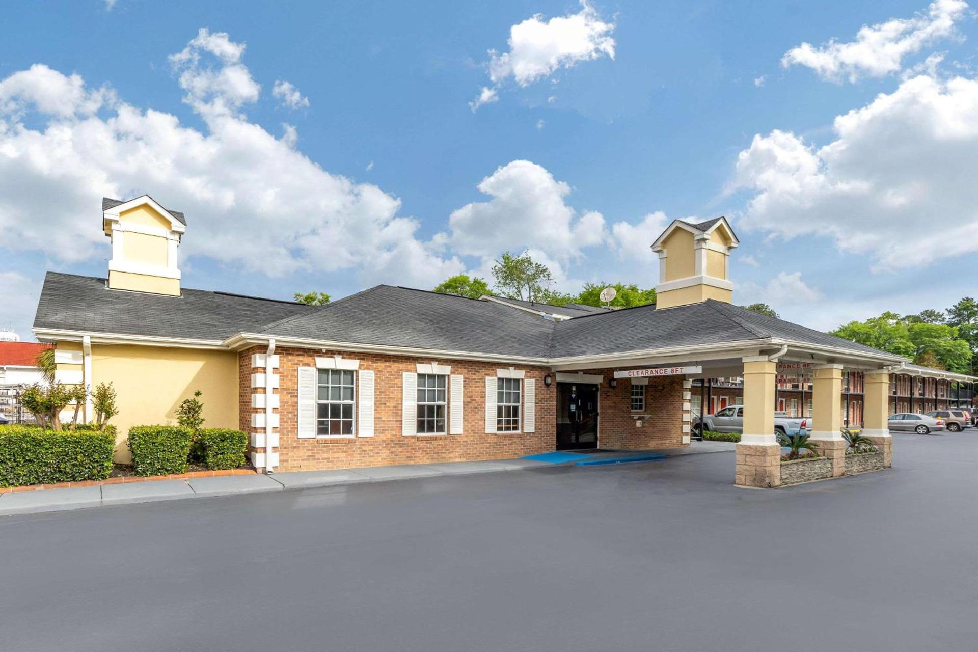Quality Inn & Suites Lexington photo 2
