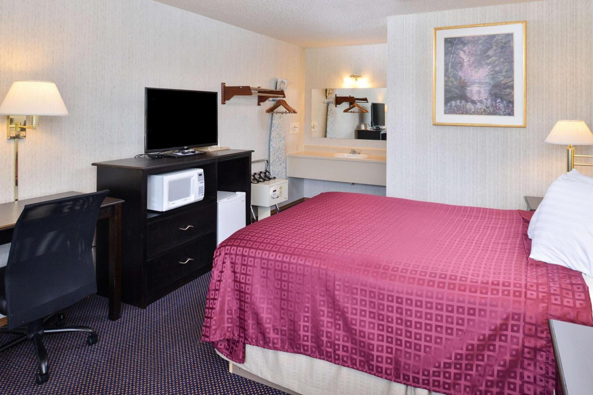 Americas Best Value Inn Knob Noster photo 17