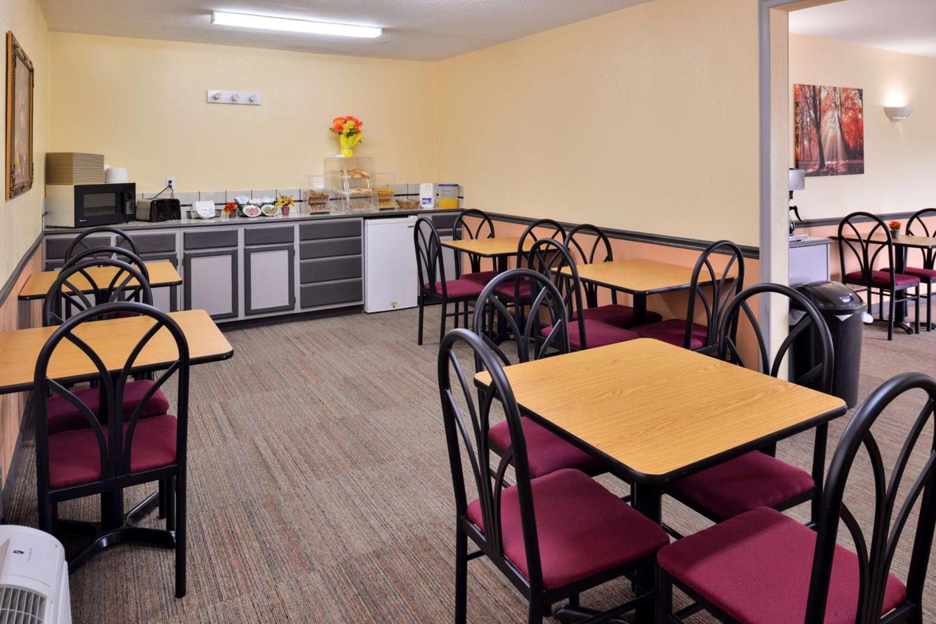 Americas Best Value Inn Knob Noster photo 5
