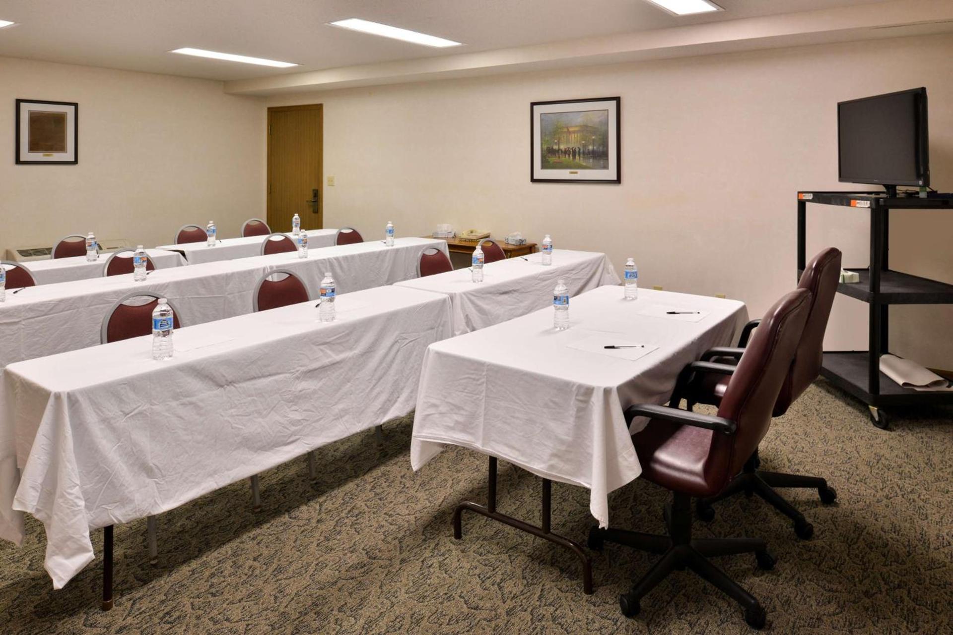 Americas Best Value Inn Knob Noster photo 6