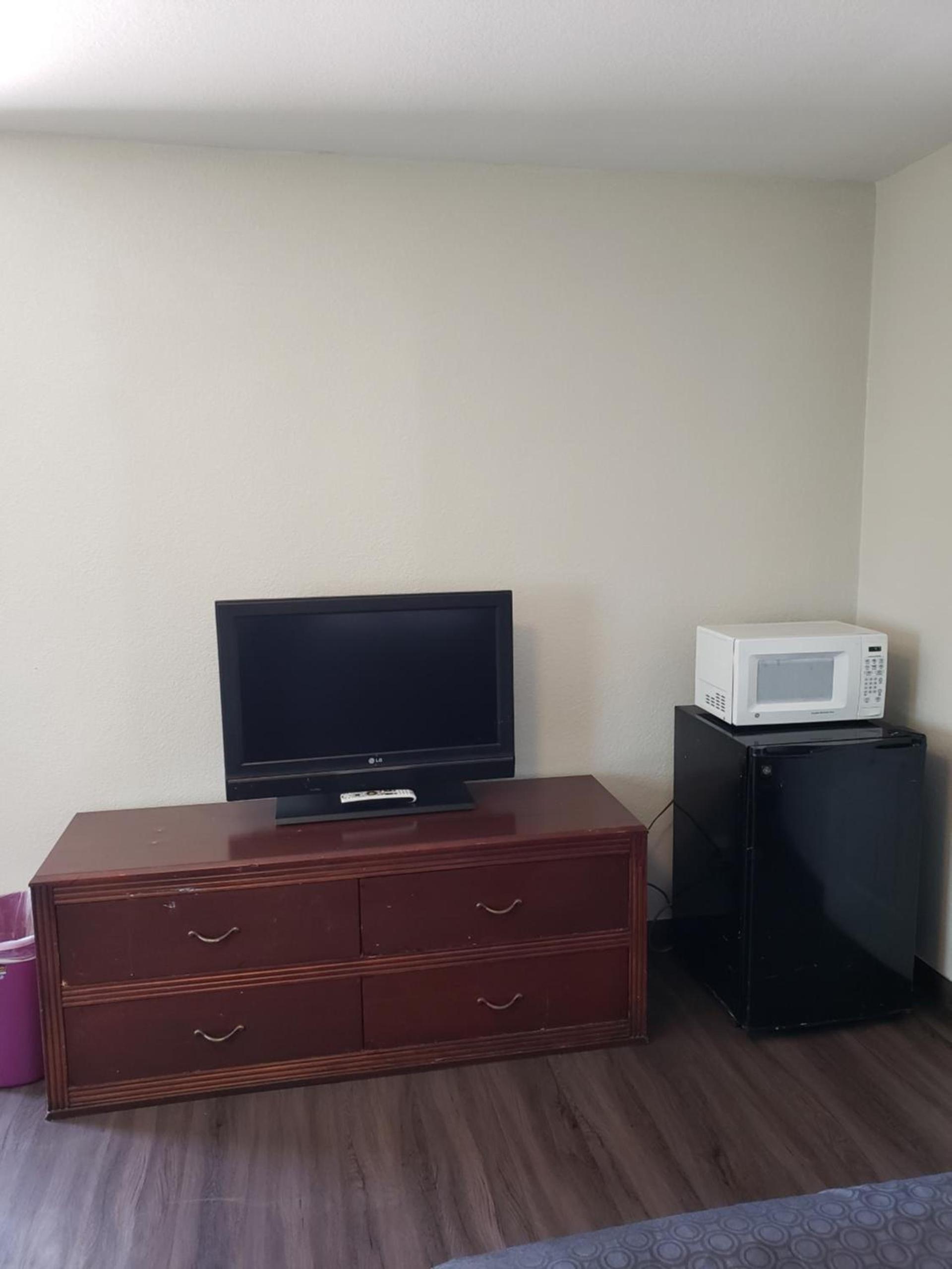 Classic Inn and Suites photo 9