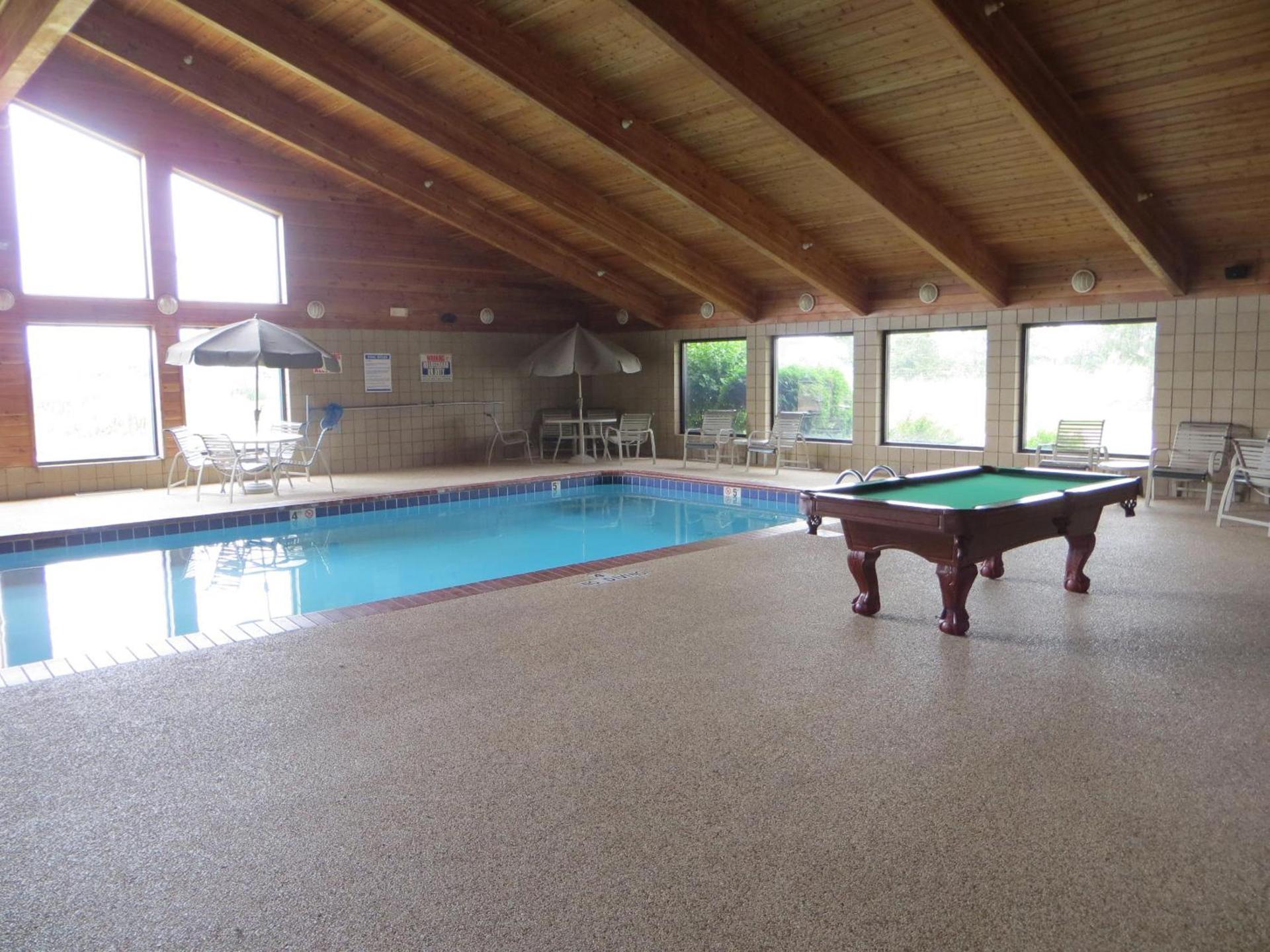 Super 8 by Wyndham Davenport photo 27