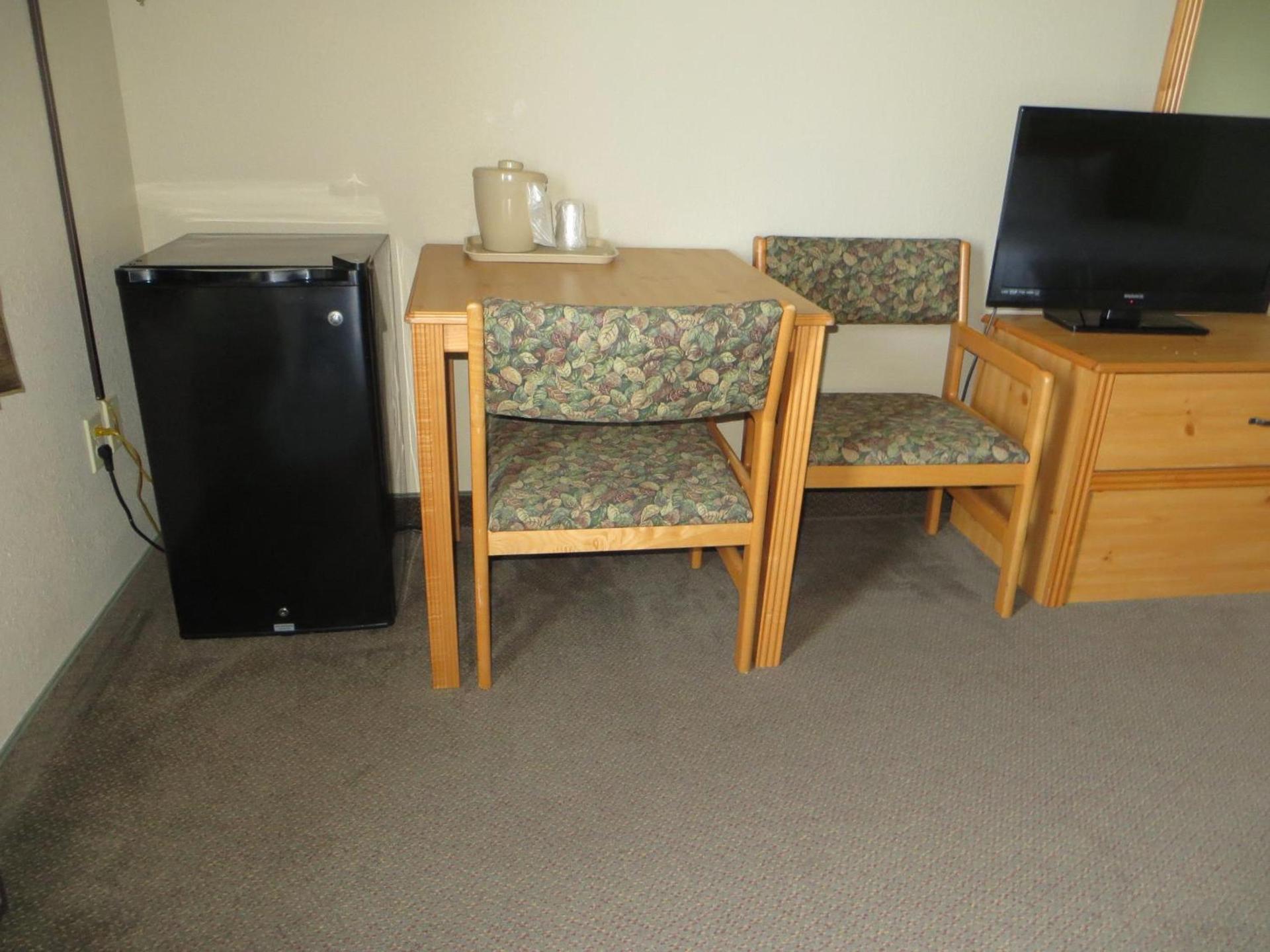 Super 8 by Wyndham Davenport photo 35