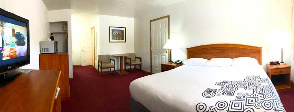 Austin's Chuckwagon Motel photo 18