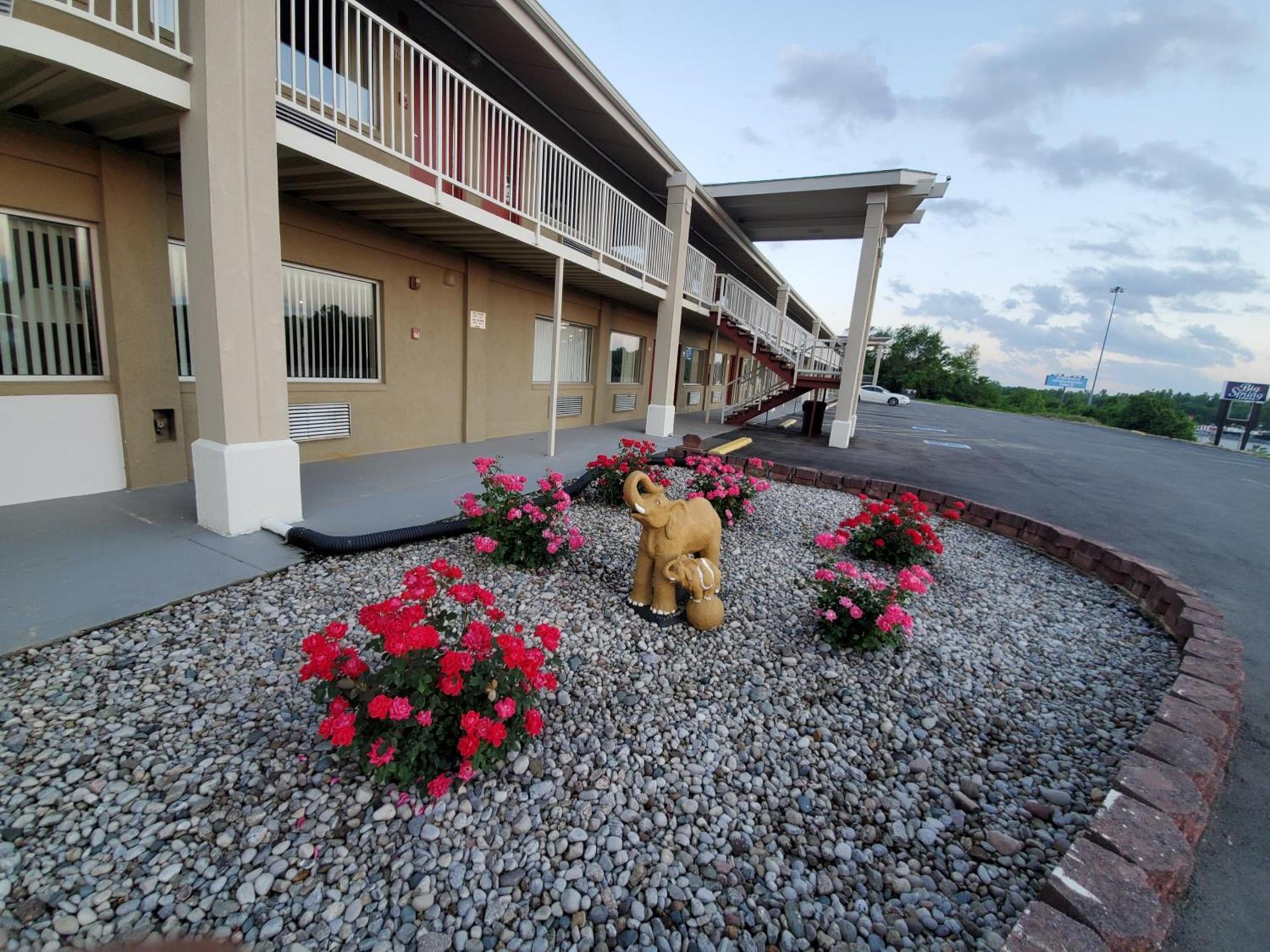 Big Spring Inn Madisonville photo 19