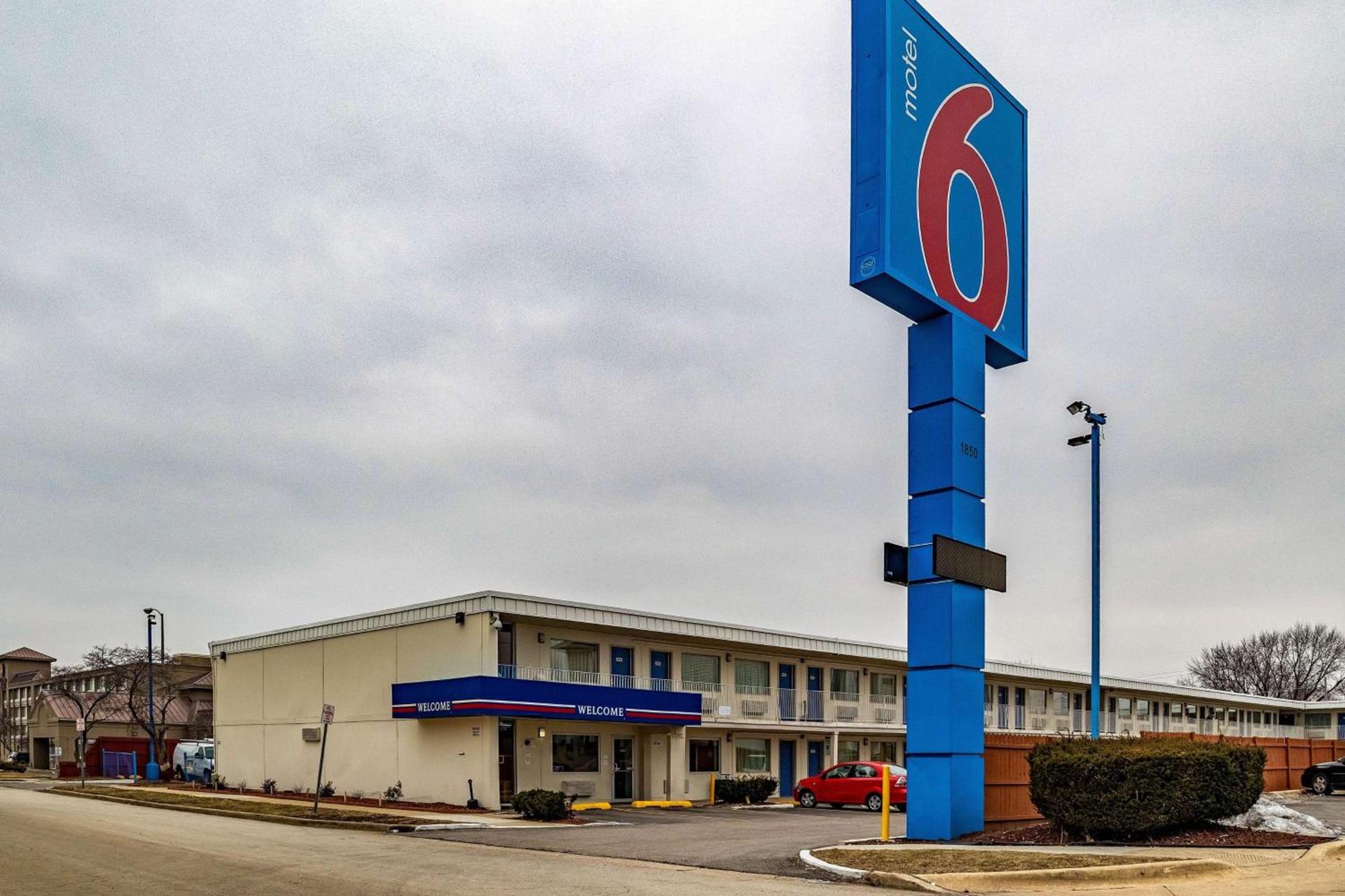 Motel 6-Joliet, IL - I-80 photo 2