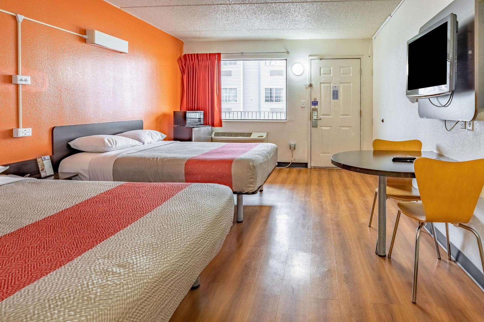 Motel 6-Joliet, IL - I-80 photo 10