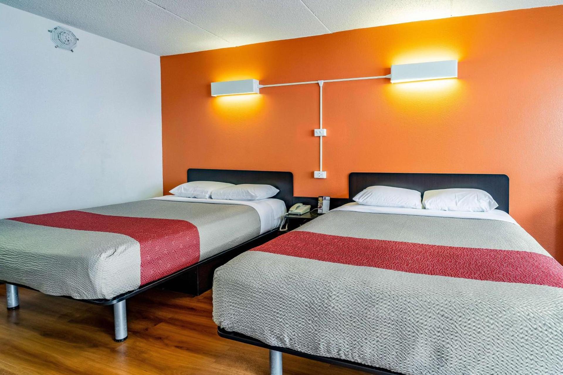 Motel 6-Joliet, IL - I-80 photo 12