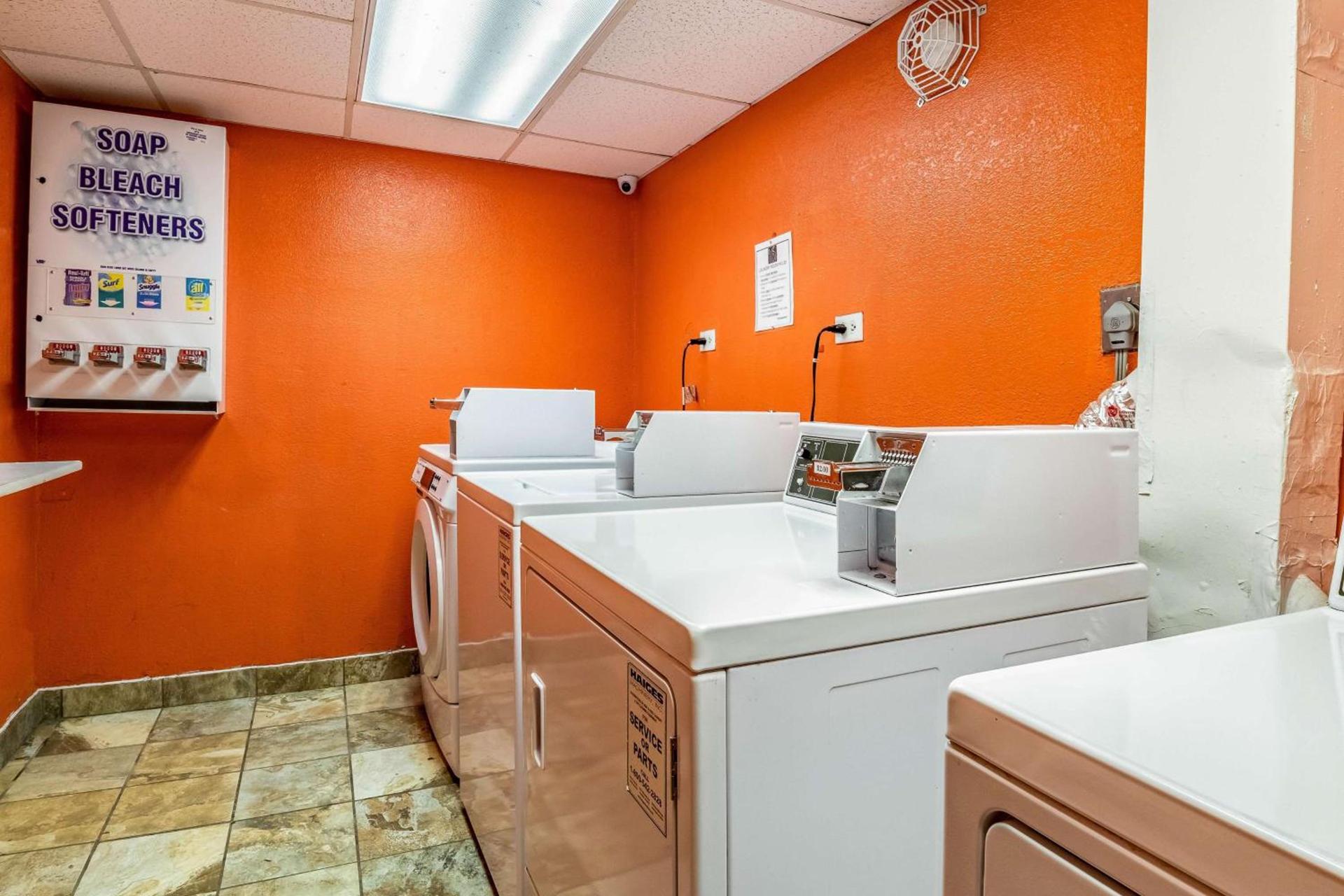 Motel 6-Joliet, IL - I-80 photo 19