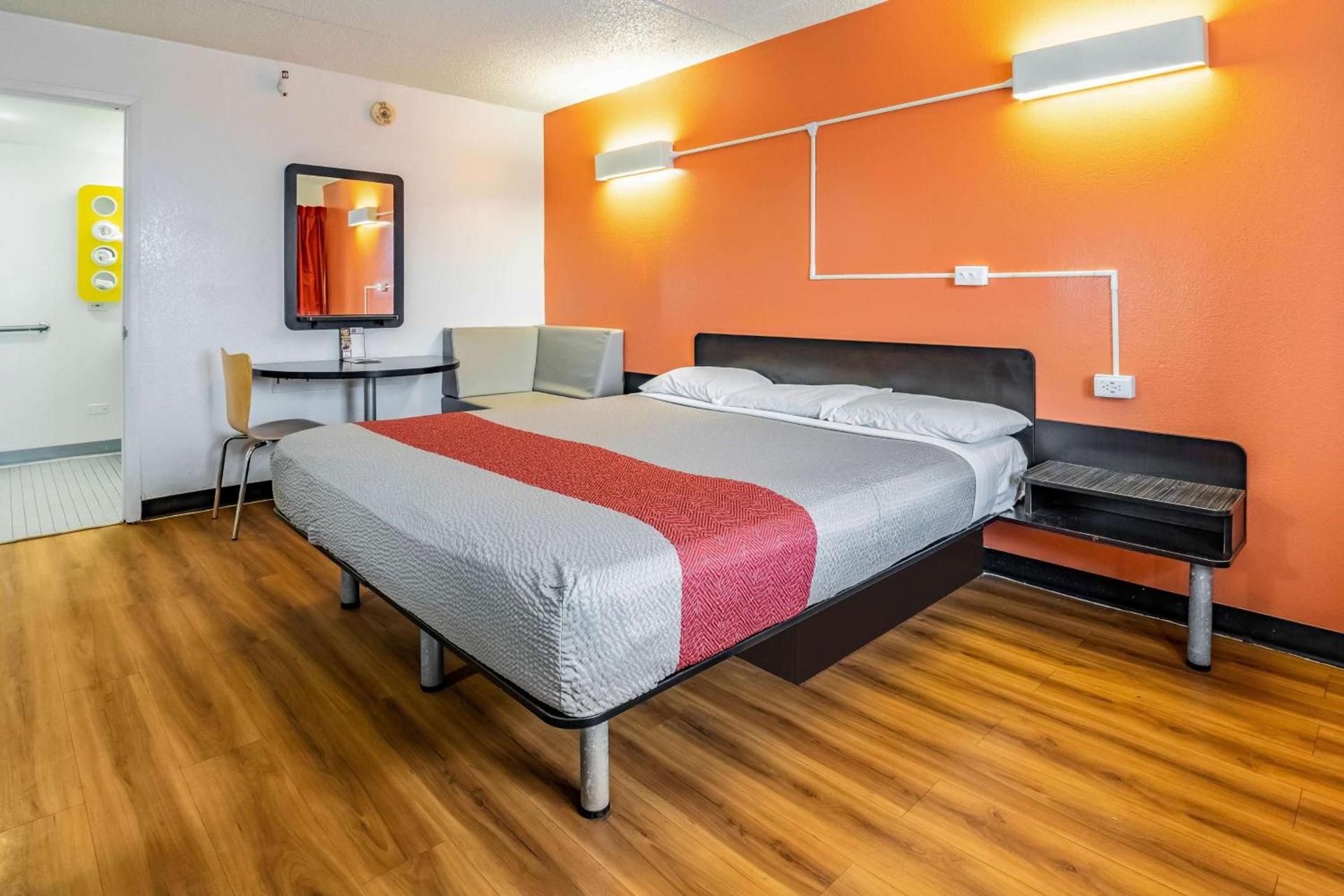 Motel 6-Joliet, IL - I-80 photo 6