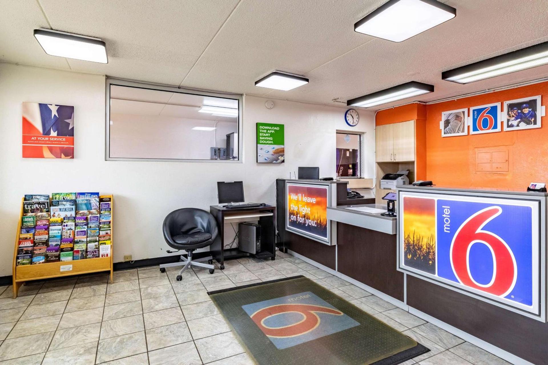 Motel 6-Joliet, IL - I-80 photo 18