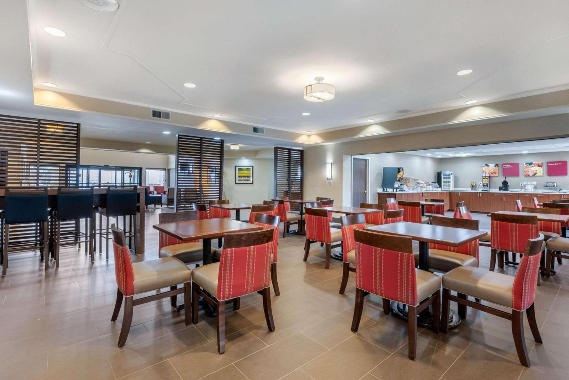 Comfort Suites Lafayette University Area photo 25