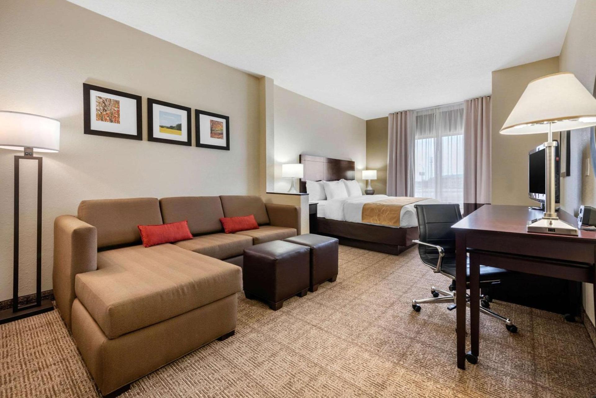 Comfort Suites Lafayette University Area photo 8