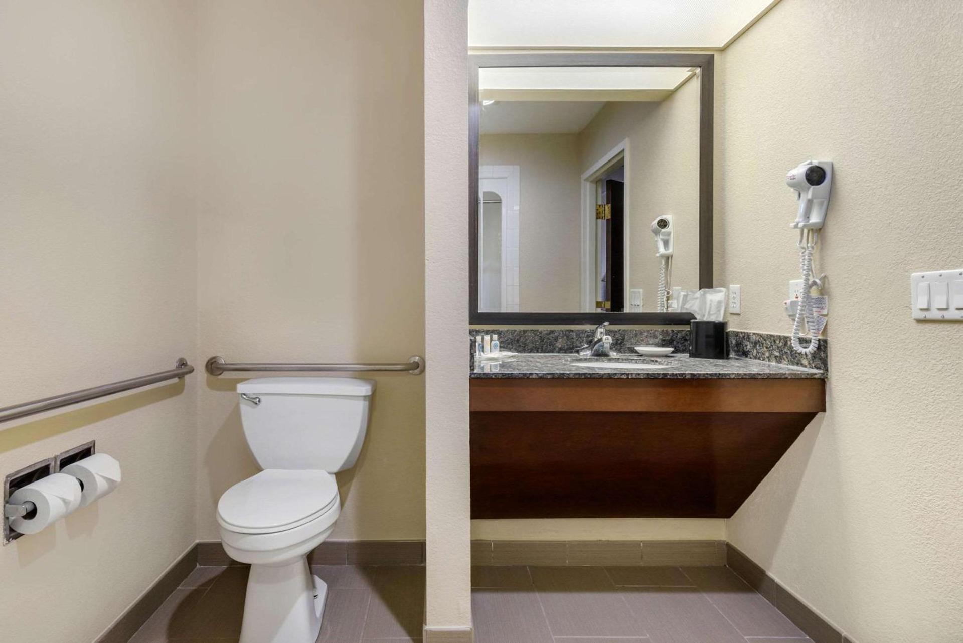 Comfort Suites Lafayette University Area photo 15