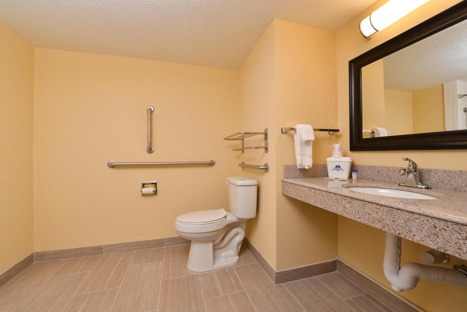 Americas Best Value Inn Tupelo Barnes Crossing photo 13