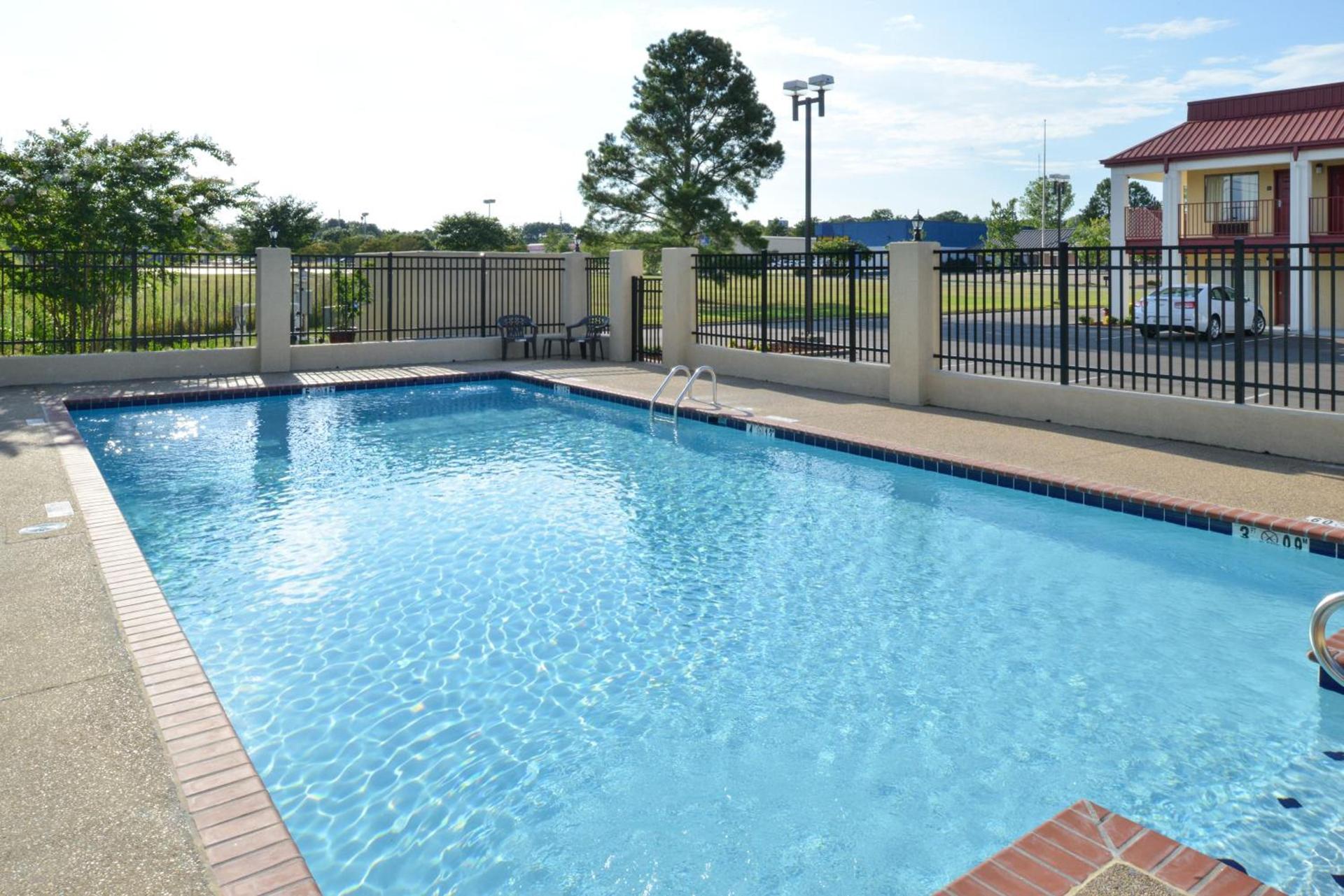 Americas Best Value Inn Tupelo Barnes Crossing photo 3