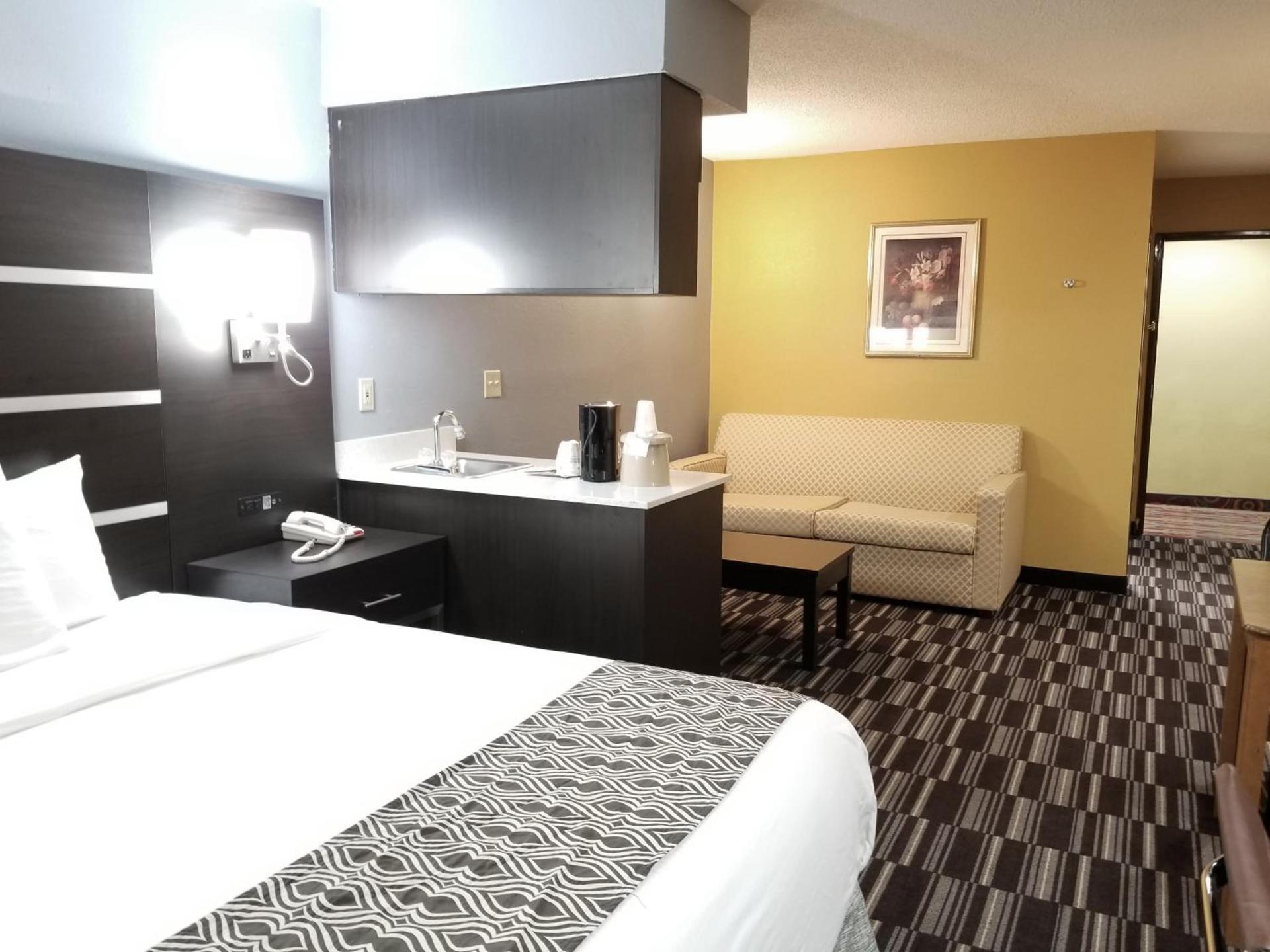 Microtel Inn & Suites by Wyndham Riverside photo 17