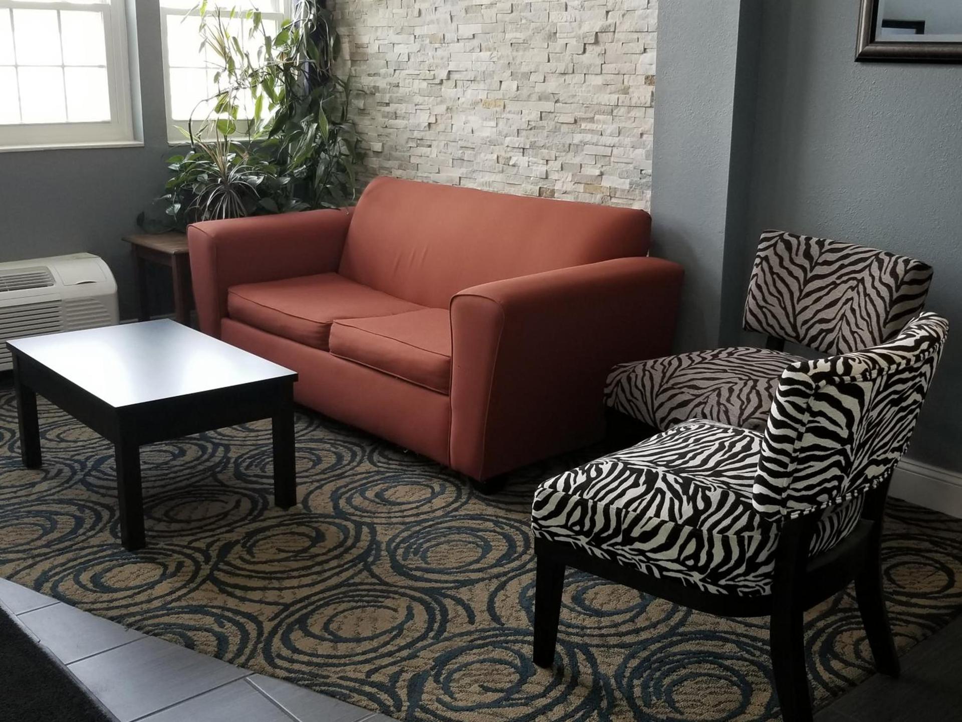 Microtel Inn & Suites by Wyndham Riverside photo 10