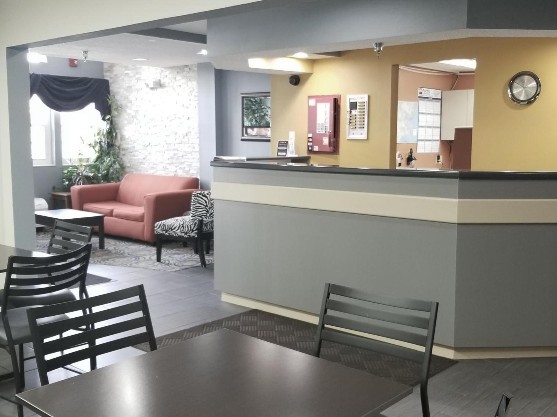 Microtel Inn & Suites by Wyndham Riverside photo 12
