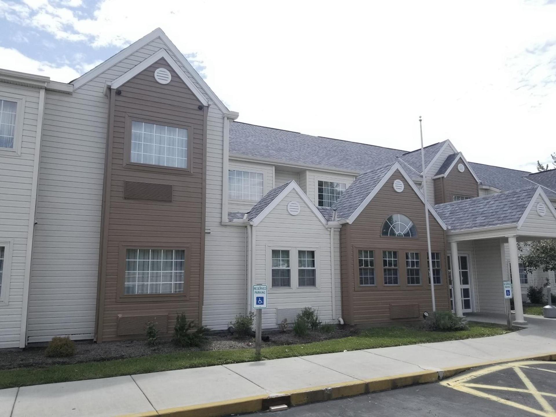 Microtel Inn & Suites by Wyndham Riverside photo 14