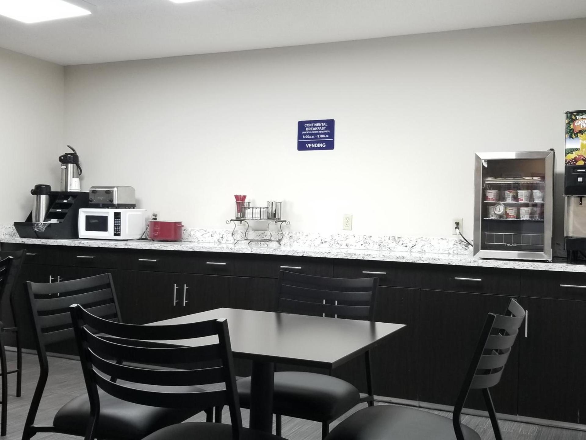 Microtel Inn & Suites by Wyndham Riverside photo 16