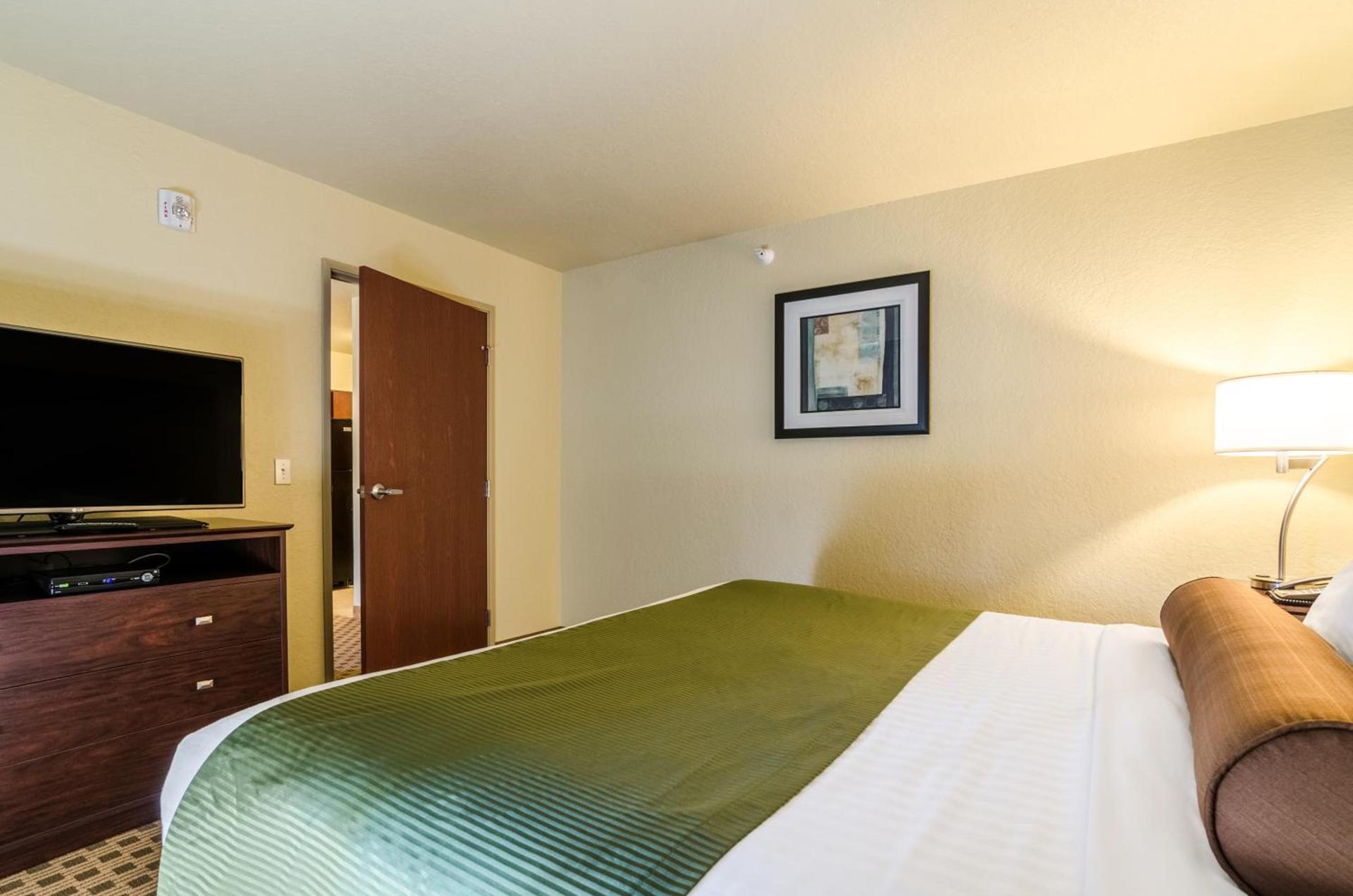Cobblestone Inn and Suites - Eaton photo 14